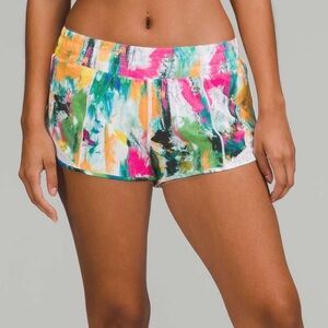 Lululemon 2.5 LR hotty hot shorts